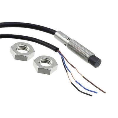工業用 E2B-S08KN04-WP-C1 2M OMS 先進技術付きインダクティブ近距離センサー